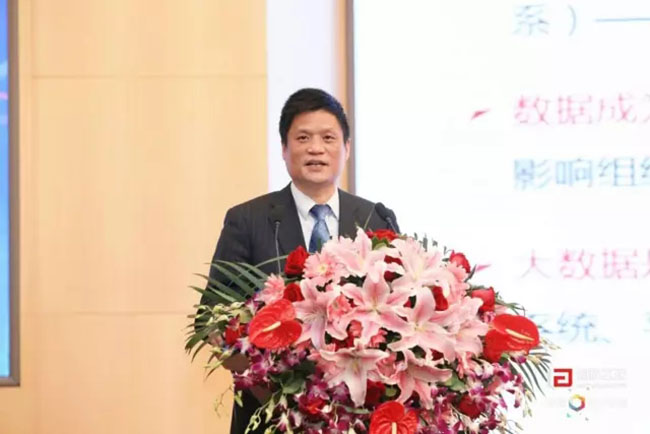 国脉集团董事长、首席研究员杨冰之先生于4月21日在国脉互联举办的“2017第二届政务大数据发展与合作研讨会暨数据母体产品发布会”上进行演讲