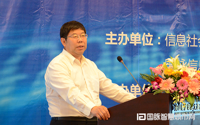 在“2015中国互联网+信息社会高端论坛”上，北京拓尔思信息技术股份有限公司副总裁刘瑞宝发表主题演讲。