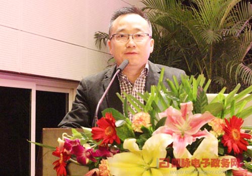 上海市政府办公厅电子政务办主任孙松涛作为主持人出席"2014中国智慧政府发展年会"并致辞