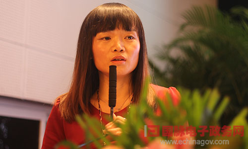 在"2014中国智慧政府发展年会"上，中科汇联总监俞长丽发表主题演讲