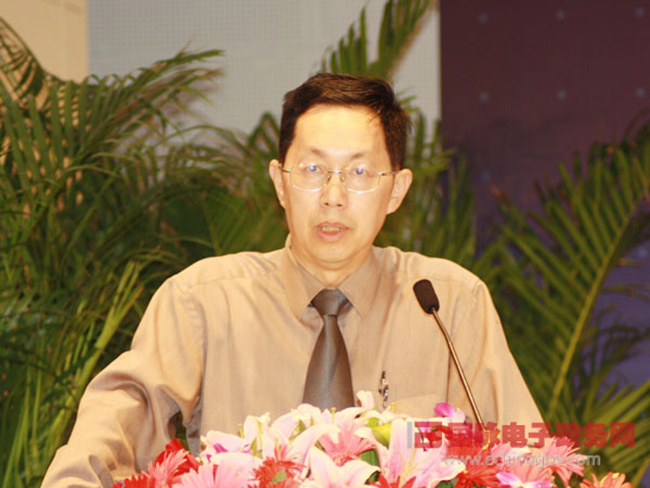 中国社科院信息化研究中心秘书长姜奇平做了以《智慧城市下的智慧政府探索》为题的主题发言