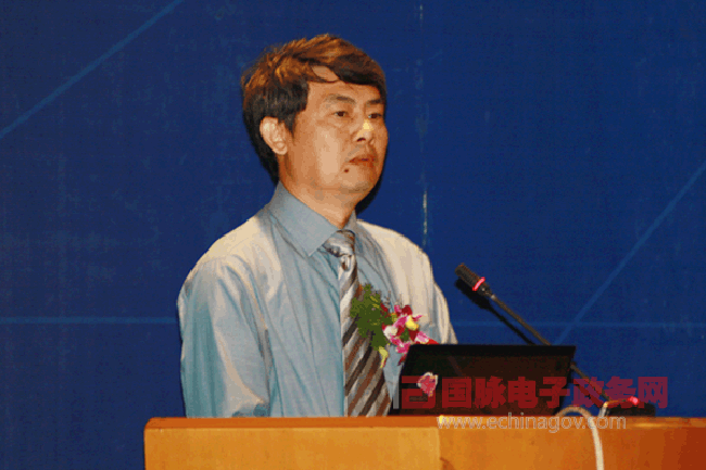 中国社会科学院信息化研究中心主任汪向东作了以《当前我国电子政务与政府网站发展的几个看点》为题的演讲