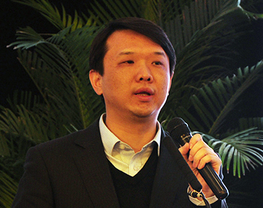 在2015中国智慧政府发展年会上，上海市徐汇区行政服务中心主任陈勇发表主题演讲